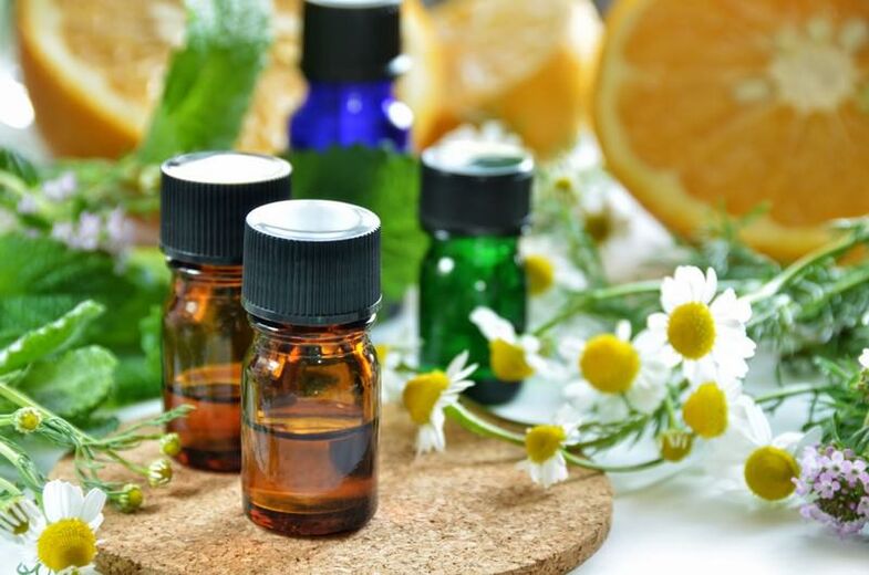 Essential oils for the treatment of the nail fungus